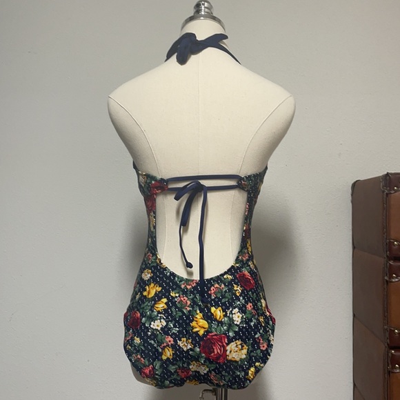 TARGET/MOSSIMO NWT SIZE S NAVY FLORAL CROCHET PLUNGE V-NECK ONE-PIECE SWIMSUIT - Picture 3 of 11